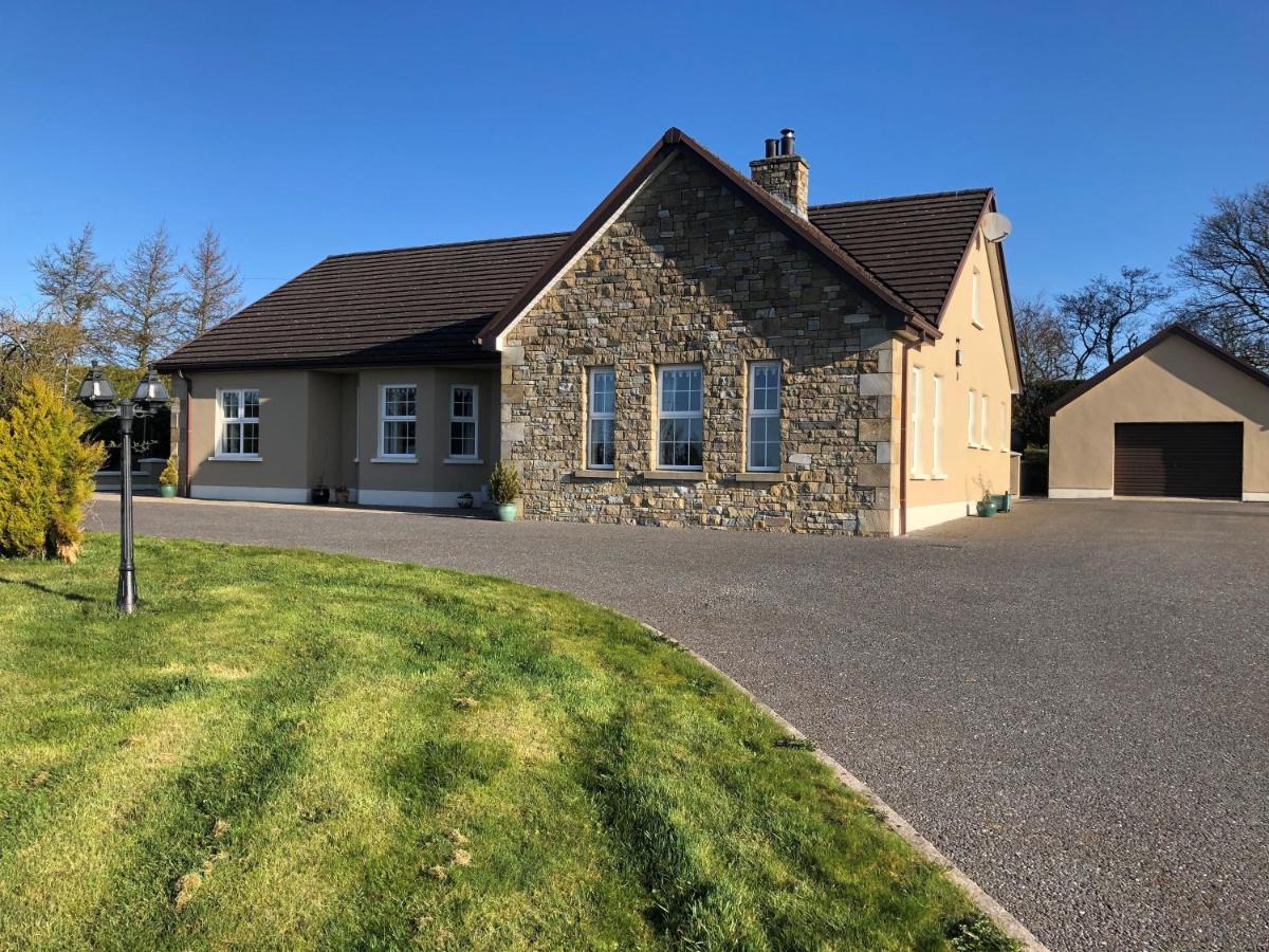 The Bungalow Villa Omagh Bagian luar foto